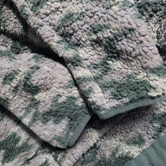 Eddie Bauer Sherpa camouflage print pullover sweater kangaroo pocket med outdoor - Picture 6 of 12